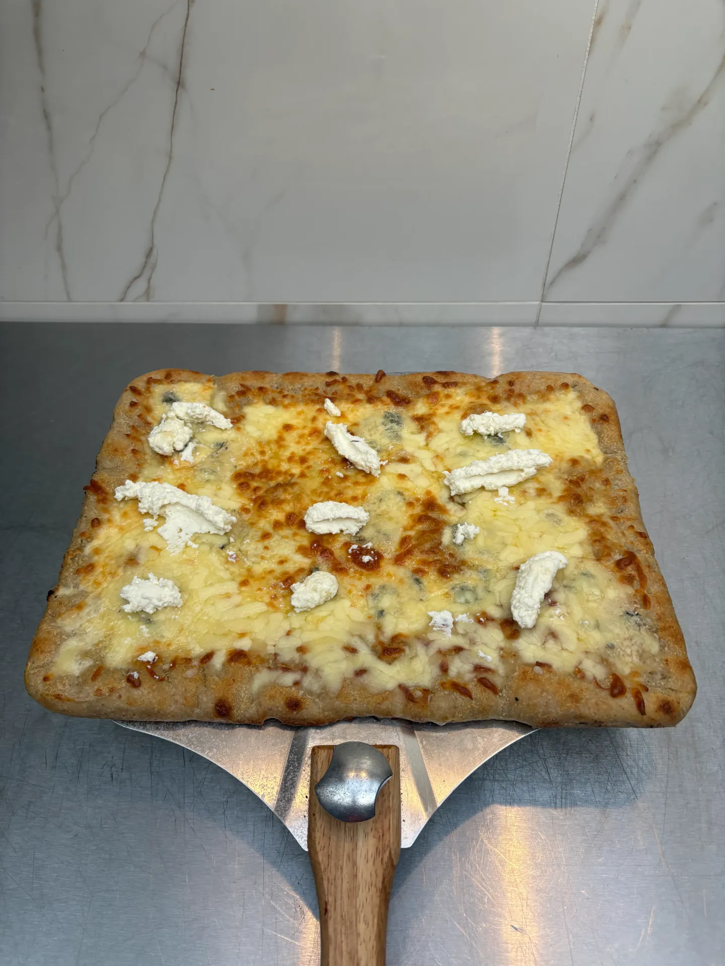 Pizza Quattro Formaggi 30X40 cm